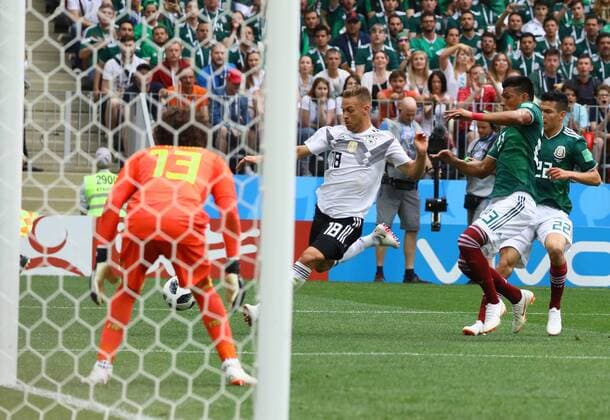 Chance für Joshua Kimmich (Deutschland, Germany) gegen Torwart Guillermo Ochoa (Mexiko, Mexico) - 17.06.2018: Deutschland vs. Mexico, Luschniki Stadium Moskau