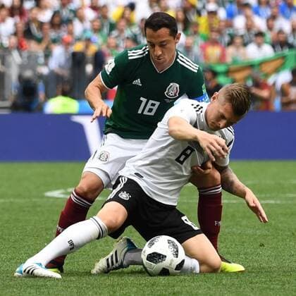 Fussball, Herren, Saison 2017 18, Weltmeisterschaft in Russland, Gruppe F (1. Spieltag, Luschniki-Stadion Moskau), Deutschland - Mexiko, Andres Guardado (Nr. 18, Mexiko), Toni Kroos (Nr. 8, Deutschland), 17.06.2018, Copyright: xMatthiasxKochx