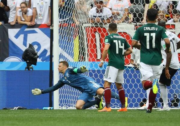 Torwart Manuel Neuer (Deutschland Germany) kassiert das Tor von Hirving Lozano (Mexiko, Mexico) zum 0:1 - 17.06.2018: Deutschland vs. Mexico, Luschniki Stadium Moskau