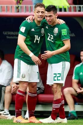 Bilder des Tages - SPORT Mexican forward Hirving Lozano (R) celebrates with teammate Mexican forward Javier Hernandez, during the FIFA World Cup WM Weltmeisterschaft Fussball 2018 Group F soccer match between Germany and Mexico, in Moscow, Russia, 17 June 2018. GERMANY VS. MEXICO !ACHTUNG: NUR REDAKTIONELLE NUTZUNG!  Copyright: xJosexMendezx FWC09-111 20180617-636648544136535550