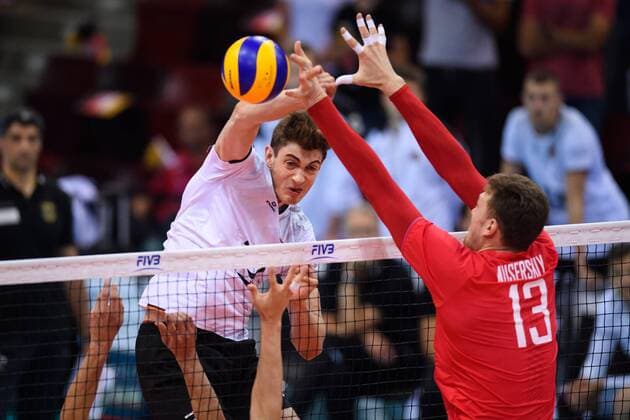 17.06.2018, MHP Arena, Ludwigsburg Volleyball, Volleyball Nations League, Deutschland vs. Russland Angriff Tobias Krick ( 2 GER) - Block Dmitriy Muserskiy ( 13 RUS)