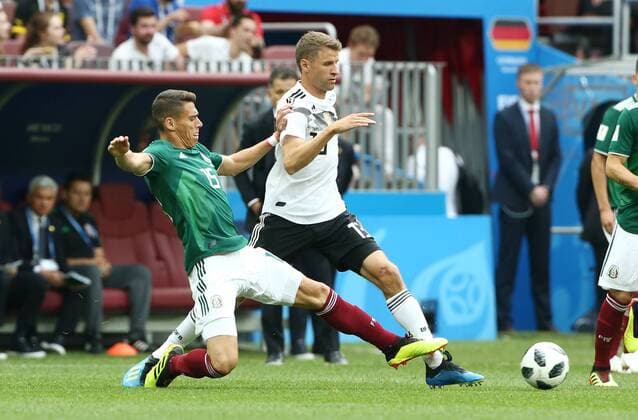 Hector Moreno, Thomas Müller Aktion Spielszene Zweikampf Fußball Fussball FIFA WM Weltmeisterschaft Russland Russia 2018 Saison 2017 2018 17.06.2018 BRDeutschland GER vs. Mexico MEX