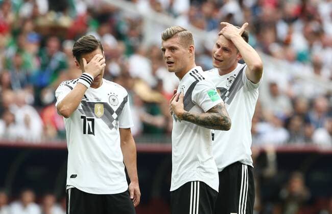 Mesut Özil, Toni Kroos, Julian Draxler nachdenklich enttäuscht Enttäuschung Fußball Fussball FIFA WM Weltmeisterschaft Russland Russia 2018 Saison 2017 2018 17.06.2018 BRDeutschland GER vs. Mexico MEX