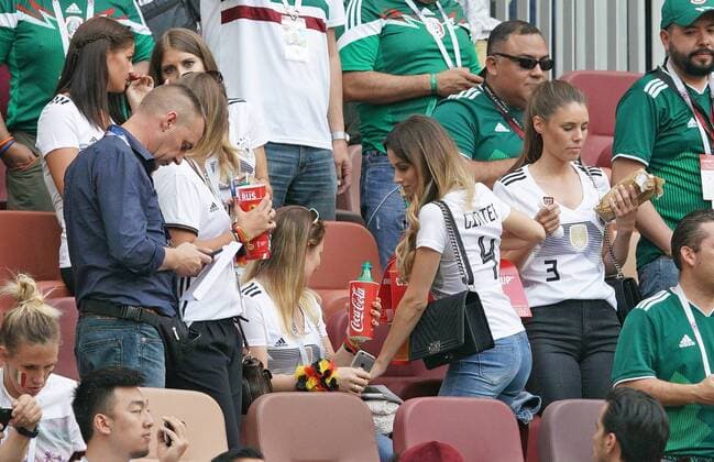 Germany - Mexico, Soccer, Moscow, June 17, 2018 Spielerfrauen Cathy Fischer, Ehefrau von Mats Hummels, Christina Raphaella, Ehefrau von Matthias GINTER, DFB 4, Annika, Freundin von Jonas HECTOR auf der Tribuene GERMANY - MEXICO FIFA World Cup WM Weltmeisterschaft Fussball 2018 RUSSIA, Group F, Season 2018 2019, June 17, 2018 L u z h n i k i Stadium in Moscow, Russia. Photo: MAGICS Peter Schatz