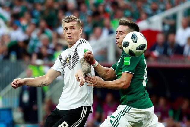 Mexican midfielder Hector Herrera (R) German midfielder Toni Kroos during the FIFA World Cup WM Weltmeisterschaft Fussball 2018 Group F soccer match between Germany and Mexico, in Moscow, Russia, 17 June 2018. GERMANY VS. MEXICO !ACHTUNG: NUR REDAKTIONELLE NUTZUNG!  Copyright: xJosexMendezx FWC09-145 20180617-636648574473595909