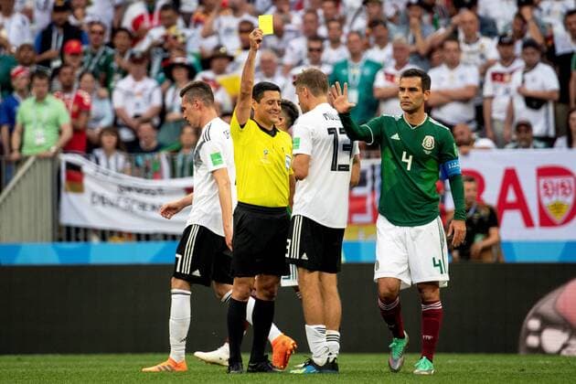 180617 Thomas Müller of Germany is shown a yellow card by referee Alireza Faghani during the FIFA World Cup WM Weltmeisterschaft Fussball group stage match between Germany and Mexico on June 17, 2018 in Moscow. Photo: Petter Arvidson BILDBYRAN kod PA 92069 Copyright: PETTERxARVIDSON BB180617PA072