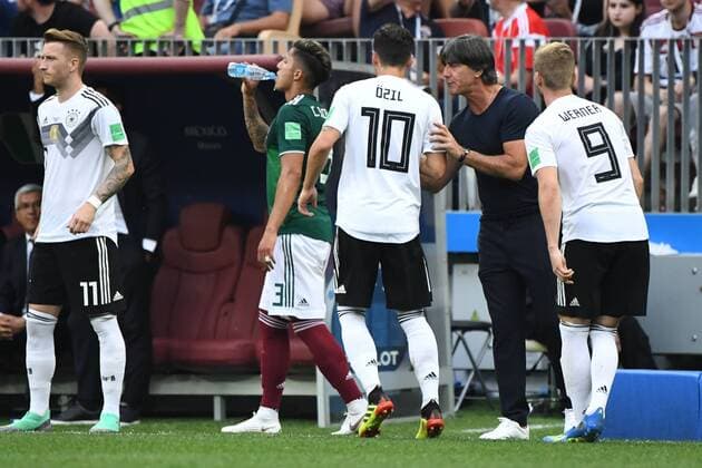 Fussball, Herren, Saison 2017 18, Weltmeisterschaft in Russland, Gruppe F (1. Spieltag, Luschniki-Stadion Moskau), Deutschland - Mexiko, Marco Reus (Nr. 11, Deutschland), Mesut Ösil (Nr. 10, Deutschland), Bundestrainer Joachim Löw (Deutschland), Timo Werner (Nr. 9, Deutschland), 17.06.2018, Copyright: xMatthiasxKochx