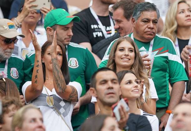 Germany - Mexico, Soccer, Moscow, June 17, 2018 Spielerfrauen Joshua KIMMICH, DFB 18 klatscht, Cathy Fischer, Ehefrau von Mats Hummels,l Christina Raphaella, Ehefrau von Matthias GINTER, DFB 4 GERMANY - MEXICO FIFA World Cup WM Weltmeisterschaft Fussball 2018 RUSSIA, Group F, Season 2018 2019, June 17, 2018 L u z h n i k i Stadium in Moscow, Russia. Photo: MAGICS Peter Schatz