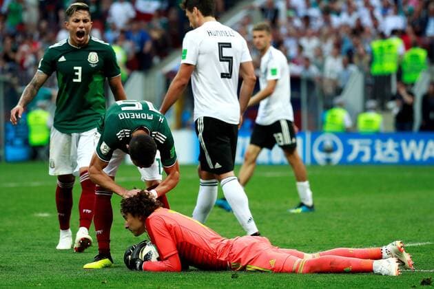 Mexican goalkeeper Ochoa 8bottom) catches the ball during the FIFA World Cup WM Weltmeisterschaft Fussball 2018 Group F soccer match between Germany and Mexico, in Moscow, Russia, 17 June 2018. GERMANY VS. MEXICO !ACHTUNG: NUR REDAKTIONELLE NUTZUNG!  Copyright: xJosexMendezx FWC09-166 20180617-636648587254932880