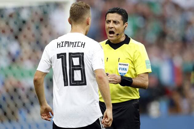 (l-r) Joshua Kimmich of Germany, referee Alireza Faghani during the 2018 FIFA World Cup WM Weltmeisterschaft Fussball Russia group F match between Germany and Mexico at the Luzhniki Stadium on June 17, 2018 in Moscow, Russia FIFA World Cup 2018 Russia 2017 2018 xVIxVIxImagesx xMauricexvanxSteenxWKxIVx 11228673