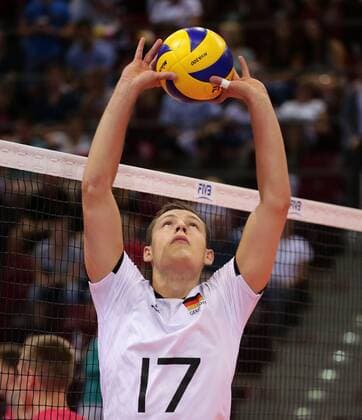 Stuttgart , Volleyball Nations League Deutschland vs. Russland . Jan Zimmermann ( Deutschland )
