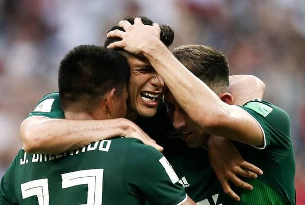 MOSCOW, RUSSIA - JUNE 17, 2018: Mexico s players celebrate their victory in the 2018 FIFA World Cup WM Weltmeisterschaft Fussball Group F football match against Germany at Luzhniki Stadium. Mexico won the game 1-0. Valery Sharifulin TASS  TS084CA1