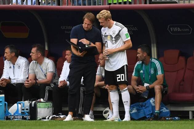 Fussball, Herren, Saison 2017 18, Weltmeisterschaft in Russland, Gruppe F (1. Spieltag, Luschniki-Stadion Moskau), Deutschland - Mexiko, Assistenztrainer Thomas Schneider (Deutschland), Julian Brandt (Nr. 20, Deutschland), 17.06.2018, Copyright: xMatthiasxKochx