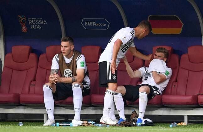 FUSSBALL WM 2018 Vorrunde Gruppe F -- Deutschland - Mexiko 17.06.2018 Niklas Suele, Joshua Kimmich und Timo Werner (v.l., alle Deutschland) sind nach dem Abpfiff enttaeuscht