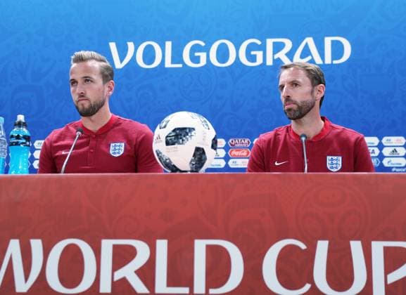Bilder des Tages - SPORT VOLGOGRAD, RUSSIA - JUNE 17, 2018: England s football player Harry Kane (L) and head coach Gareth Southgate at a press conference PK Pressekonferenz ahead of their First Stage Group G football match against Tunisia at FIFA World Cup WM Weltmeisterschaft Fussball Russia 2018. Sergei Savostyanov TASS  TS084C8C