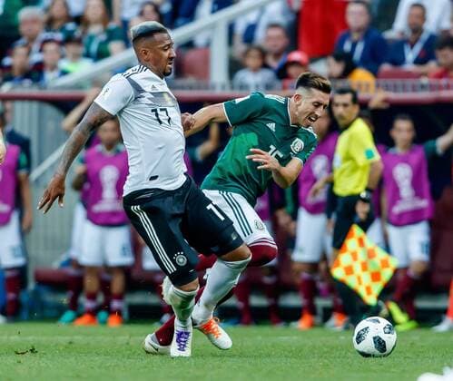 Moskau, Russland, 17.06.2018, FIFA Weltmeisterschaft, Gruppe F, Deutschland - Mexico, Jerome Boateng (GER) und Hector Herrera (MEX) im Zweikampf ( DeFodi507