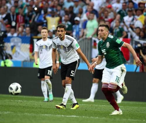 RUSSIAN FEDERATION. Moscow 17 june 2018. Stadium LUZHNIKI. 2018 FIFA World Cup WM Weltmeisterschaft Fussball Russiaª. Germany vs Mexico. 5.Mats HUMMELS (Germany) vs 16.Hector HERRERA (MEX). 