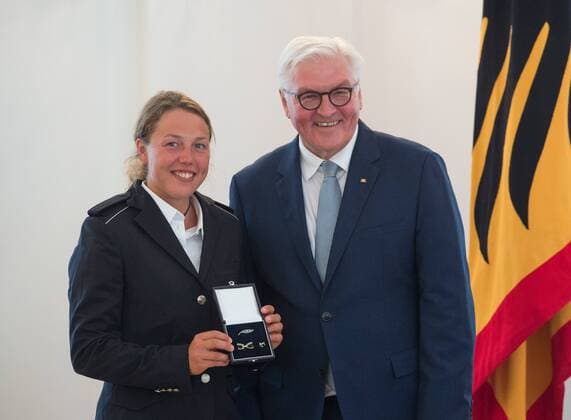 Bundespraesident Frank-Walter STEINMEIER ehrt Biathletin Laura DAHLMEIER (Garmisch-Patenkirchen). Verleihung des Silbernen Lorbeerblattes und des Verdienstordens durch den Bundespraesidenten im Schloss Bellevue, Berlin, Deutschland am 07.06.2018. Â *** Federal President Frank Walter STEINMEIER honors biathlete Laura DAHLMEIER Garmisch Patenkirchen Award of the Silver Laurel Journal and the Order of Merit by the Federal President at Schloss Bellevue Berlin Germany on 07 06 2018 Â