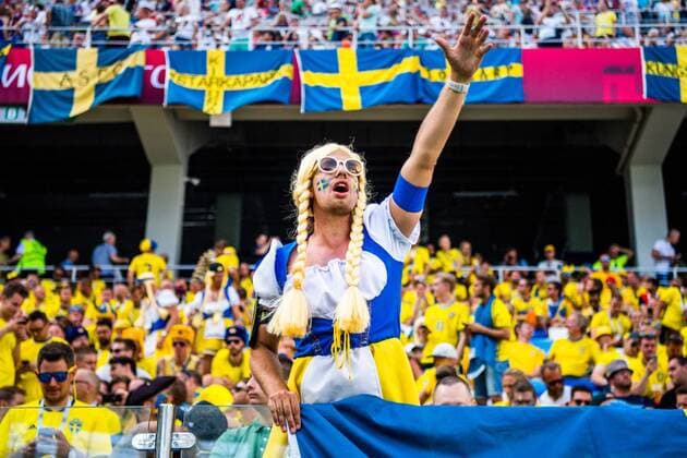 Bilder des Tages - SPORT WM 2018, Schweden - Südkorea WM 2018, Schweden - Südkorea 180618 Fans of Sweden looks during the FIFA World Cup WM Weltmeisterschaft Fussball group stage match between Sweden and South Korea on June 18, 2018 in Nizhny Novgorod. Photo: Joel Marklund BILDBYRN kod JM 87716 *** 180618 Fans of Sweden looks at the FIFA World Cup group stage match between Sweden and South Korea on June 18, 2018 in Nizhny Novgorod Photo Joel Marklund BILDBYR N Code JM 87716  Copyright: JOELxMARKLUND BB180618JM060