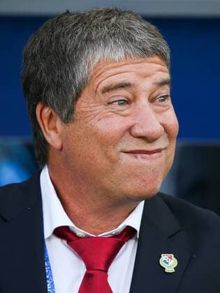 Bilder des Tages - SPORT SOCHI, RUSSIA - JUNE 18, 2018: Head coach Hernan Dario Gomez of the Panamanian team in their 2018 FIFA World Cup WM Weltmeisterschaft Fussball Group G Round 1 match against Belgium at Fisht Olympic Stadium in Sochi. Yegor Aleyev TASS  TS084EEA