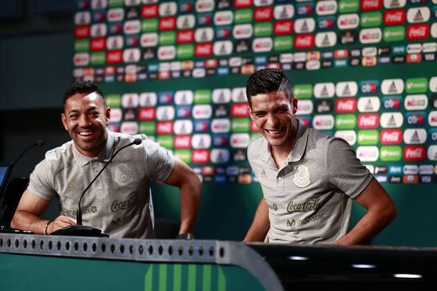 WM 2018, Pressekonferenz Nationalteam Mexiko Mexico s national soccer team players Raul Jimenez (R) and Marco Fabian (L) deliver a press conference PK Pressekonferenz at the facilities of the Dinamo, in Moscow, Russia, 19 June 2018. Mexico prepares for its next FIFA World Cup WM Weltmeisterschaft Fussball Russia 2018 match against South Korea in Rostov. Mexico s nationa soccer team press conference !ACHTUNG: NUR REDAKTIONELLE NUTZUNG!  Copyright: xJoséxMéndezx MOS10 20180619-636650291537355559