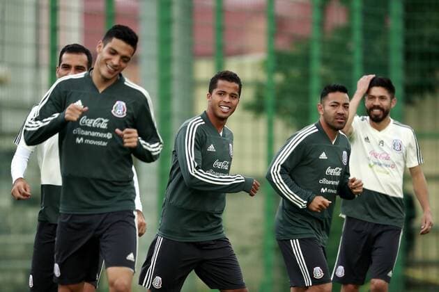 WM 2018, Training Nationalteam Mexiko Mexico s national soccer team players (L-R) Raul Jimenez, Giovani Dos Santos, Marco Fabian and Oribe Peralta deliver a press conference PK Pressekonferenz at the facilities of the Dinamo, in Moscow, Russia, 19 June 2018. Mexico prepares for its next FIFA World Cup WM Weltmeisterschaft Fussball Russia 2018 match against South Korea in Rostov. Mexico s national soccer team training session !ACHTUNG: NUR REDAKTIONELLE NUTZUNG!  Copyright: xJosexMendezx MOS11 20180619-636650292255854693