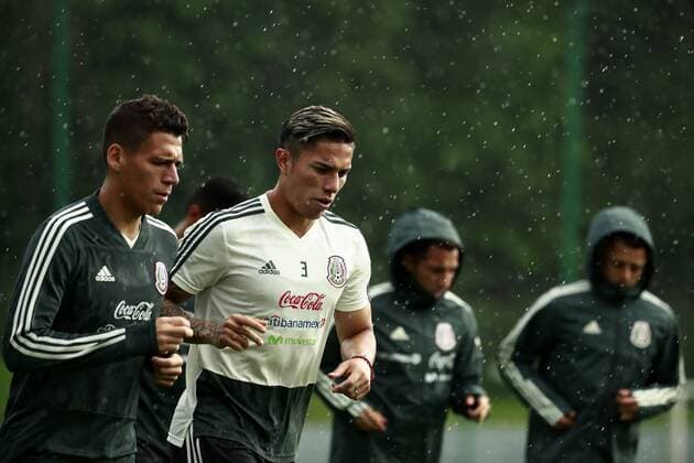 WM 2018, Training Nationalteam Mexiko Mexico s national soccer team player Hector Moreno (L) and Carlos Salcedo (R) participate in a training session at the facilities of the Dinamo, in Moscow, Russia, 19 June 2018. Mexico prepares for its next FIFA World Cup WM Weltmeisterschaft Fussball Russia 2018 match against South Korea in Rostov. Mexico s national soccer team training session !ACHTUNG: NUR REDAKTIONELLE NUTZUNG!  Copyright: xJosexMendezx MOS19 20180619-636650294466532054