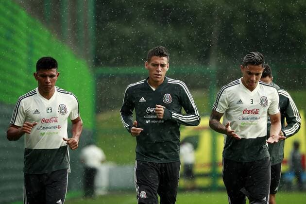 WM 2018, Training Nationalteam Mexiko Mexico s national soccer team players Jesus Gallardo (L), Hector Moreno (C) and Carlos Salcedo (R) participate in a training session at the facilities of the Dinamo, in Moscow, Russia, 19 June 2018. Mexico prepares for its next FIFA World Cup WM Weltmeisterschaft Fussball Russia 2018 match against South Korea in Rostov. Mexico s national soccer team training session !ACHTUNG: NUR REDAKTIONELLE NUTZUNG!  Copyright: xJosexMendezx MOS21 20180619-636650295199359631