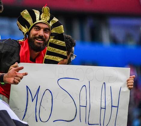 WM 2018, Fans Bilder des Tages - SPORT 19th June 2018, Saint-Petersburg Stadium, Saint Petersburg, Russia; FIFA World Cup WM Weltmeisterschaft Fussball Football, Group A, Russia versus Egypt; An Egyptian fan on fancy dress with a Salah banner  ActionPlus12038526 UlrikxPedersen