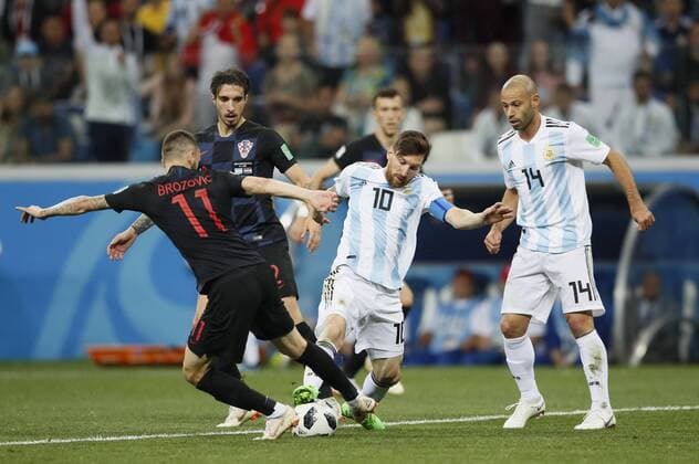 Lionel Messi of Argentina tackled by Marcelo Brozovic of Croatia during the FIFA World Cup WM Weltmeisterschaft Fussball 2018 Group D match at the Nizhny Novgorod Stadium, Nizhny Novgorod. Picture date 21st June 2018. Picture credit should read: David Klein Sportimage EDITORIAL USE ONLY. No use with unauthorised audio, video, data, fixture lists, club league logos or live services. Online in-match use limited to 120 images, no video emulation. No use in betting, games or single club league player publications.