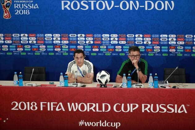 WM 2018, PK Nationalteam Mexiko Mexico s Juan Carlos Osorio (R) and player Andrés Guardado (L) during a press conference PK Pressekonferenz in Rostov-on-Don, Russia 22 June 2018. South Korea will play Mexico in their FIFA World Cup WM Weltmeisterschaft Fussball 2018 Group F match 23 June 2018. Mexico Press Conference !ACHTUNG: NUR REDAKTIONELLE NUTZUNG!  Copyright: xJoséxMéndezx ROS109 20180622-636652990493376927