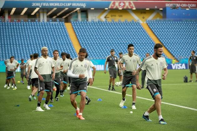WM 2018, Training Nationalteam Mexiko Mexico s players Jesus Corona (L), Javier Hernandez (2L), Raul Jimenez (2R) and Miguel Layun (R) participate in a training session in Rostov-on-Don, Russia 22 June 2018. South Korea will play Mexico in their FIFA World Cup WM Weltmeisterschaft Fussball 2018 Group F match 23 June 2018. Mexico training !ACHTUNG: NUR REDAKTIONELLE NUTZUNG!  Copyright: xJoséxMéndezx ROS109 20180622-636652996798857410