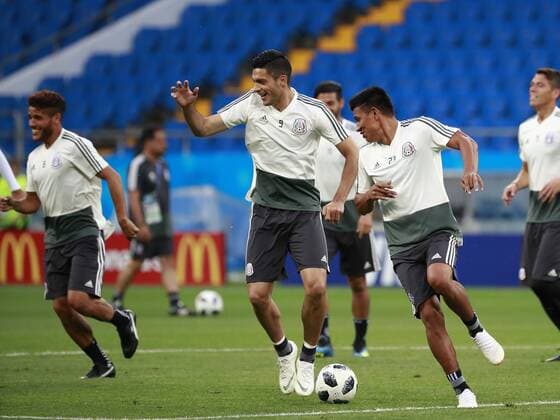WM 2018, Training Nationalteam Mexiko Mexico s players Raul Jimenez (R) and Jesus Gallardo (L) participate in a training session in Rostov-on-Don, Russia 22 June 2018. South Korea will play Mexico in their FIFA World Cup WM Weltmeisterschaft Fussball 2018 Group F match 23 June 2018. Mexico training !ACHTUNG: NUR REDAKTIONELLE NUTZUNG!  Copyright: xJoséxMéndezx ROS109 20180622-636652998312134393
