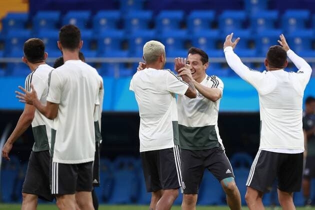 WM 2018, Training Nationalteam Mexiko Mexico s player Jesus Corona (C-L) and Andres Guardado (C-R) participate in a training session in Rostov-on-Don, Russia 22 June 2018. South Korea will play Mexico in their FIFA World Cup WM Weltmeisterschaft Fussball 2018 Group F match 23 June 2018. Mexico training !ACHTUNG: NUR REDAKTIONELLE NUTZUNG!  Copyright: xJoséxMéndezx ROS109 20180622-636652998970567696