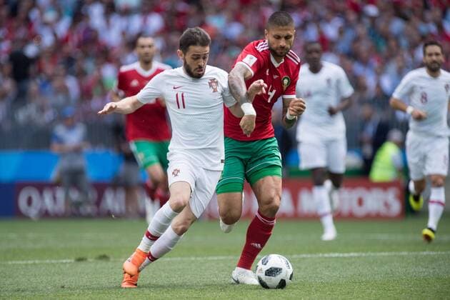 Bernardo SILVA (li., POR) gegen Manuel DA COSTA (MAR), Aktion, Zweikampf, Portugal (POR) - Marokko (MAR) 1:0, Vorrunde, Gruppe B, Spiel 19, am 20.06.2018 in Moskau; Fussball Weltmeisterschaft 2018 in Russland vom 14.06. - 15.07.2018. Â *** Bernardo SILVA li POR against Manuel DA COSTA MAR Action Combat Portugal POR Morocco MAR 1 0 Preliminary Group B match 19 on 20 06 2018 in Moscow Football World Cup 2018 in Russia from 14 06 15 07 2018 Â
