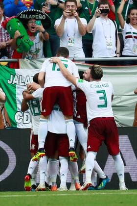 WM 2018, Südkorea - Mexiko Mexican players celebrate after Mexican forward Vela scored a penalty kick during the FIFA World Cup WM Weltmeisterschaft Fussball 2018 Group F soccer match between Korea Republic and Mexico, in Rostov-On-Don, Russia, 23 June 2018. KOREA REPUBLIC VS. MEXICO !ACHTUNG: NUR REDAKTIONELLE NUTZUNG!  Copyright: xJosexMendezx FWC28-29 20180623-636653719346475416