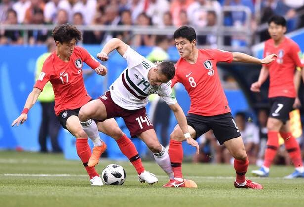 WM 2018, Südkorea - Mexiko WM 2018, Südkorea - Mexiko (180623) -- MOSCOW, June 23, 2018 -- Javier Hernandez (C front) of Mexico competes during the 2018 FIFA World Cup WM Weltmeisterschaft Fussball Group F match between South Korea and Mexico in Rostov-on-Don, Russia, June 23, 2018. ) (SP)RUSSIA-ROSTOV-ON-DON-2018 WORLD CUP-GROUP F-SOUTH KOREA VS MEXICO ChenxYichen 