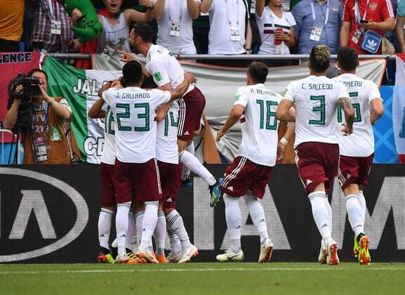 WM 2018, Südkorea - Mexiko (180623) -- ROSTOV-ON-DON, June 23, 2018 -- Players of Mexico celebrate Carlos Vela s goal during the 2018 FIFA World Cup WM Weltmeisterschaft Fussball Group F match between South Korea and Mexico in Rostov-on-Don, Russia, June 23, 2018. ) (SP)RUSSIA-ROSTOV-ON-DON-2018 WORLD CUP-GROUP F-SOUTH KOREA VS MEXICO LixGa 