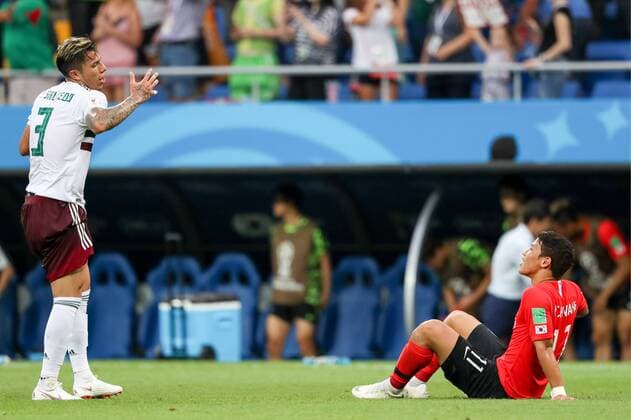 WM 2018, SÃ¼dkorea - Mexiko ROSTOV-ON-DON, RUSSIA â€“ JUNE 23, 2018: Mexico s Carlos Salcedo (L) and South Korea s Hwang Hee-chan in action in their 2018 FIFA World Cup WM Weltmeisterschaft Fussball Group F football match at Rostov Arena Stadium. Team Mexico won the game 2:1.Sergei Savostyanov TASS  TS085EF8