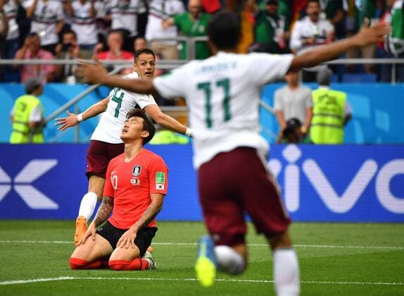 WM 2018, Südkorea - Mexiko (180623) -- ROSTOV-ON-DON, June 23, 2018 -- Javier Hernandez (L top) of Mexico celebrates scoring during the 2018 FIFA World Cup WM Weltmeisterschaft Fussball Group F match between South Korea and Mexico in Rostov-on-Don, Russia, June 23, 2018. ) (SP)RUSSIA-ROSTOV-ON-DON-2018 WORLD CUP-GROUP F-SOUTH KOREA VS MEXICO LixGa 