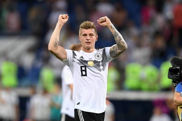 Themen der Woche - SPORT KW25 Bilder des Tages - SPORT WM 2018, Deutschland - Schweden FUSSBALL WM 2018 Vorrunde Gruppe F ----- Deutschland - Schweden 23.06.2018 Toni Kroos (Deutschland) jubelt nach dem Abpfiff *** FIFA World Cup 2018 Preliminary Round Group F Germany Sweden 23 06 2018 Toni Kroos Germany celebrates after the final whistle 