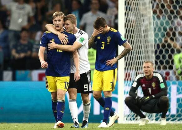 Bilder des Tages - SPORT SOCHI, RUSSIA â€“ JUNE 23, 2018: Sweden s Emil Forsberg (L), Victor Lindelof (R) and Germany s Timo Werner (C) in their 2018 FIFA World Cup WM Weltmeisterschaft Fussball Group F football match at Fisht Stadium. Team Germany won the game 2:1. Valery Sharifulin TASS  TS085FFE