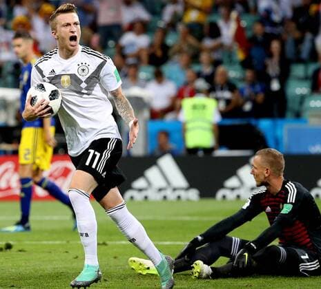 Themen der Woche - SPORT KW25 Bilder des Tages - SPORT (180623) -- SOCHI, June 23, 2018 -- Marco Reus (L) of Germany celebrates his scoring during the 2018 FIFA World Cup WM Weltmeisterschaft Fussball Group F match between Germany and Sweden in Sochi, Russia, June 23, 2018. Germany won 2-1. ) (SP)RUSSIA-SOCHI-2018 WORLD CUP-GROUP F-GERMANY VS SWEDEN LixMing 