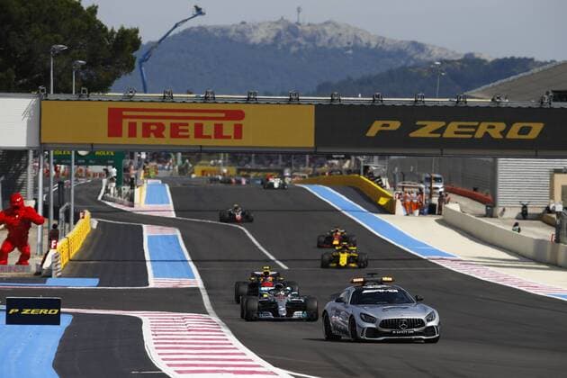Motorsports: FIA Formula One World Championship WM Weltmeisterschaft 2018, Grand Prix of France, Bernd Mayländer (GER, F1 Safety Car, Mercedes-AMG GT R), 44 Lewis Hamilton (GBR, Mercedes AMG Petronas Motorsport), Le Castellet France