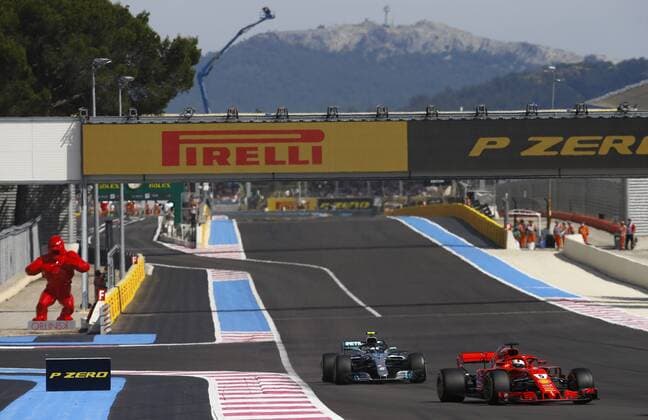 Motorsports: FIA Formula One World Championship WM Weltmeisterschaft 2018, Grand Prix of France, 5 Sebastian Vettel (GER, Scuderia Ferrari), 77 Valtteri Bottas (FIN, Mercedes AMG Petronas Motorsport), Le Castellet France