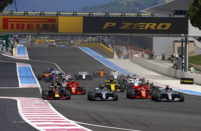 Motorsports: FIA Formula One World Championship WM Weltmeisterschaft 2018, Grand Prix of France, Start, 44 Lewis Hamilton (GBR, Mercedes AMG Petronas Motorsport), 5 Sebastian Vettel (GER, Scuderia Ferrari), 77 Valtteri Bottas (FIN, Mercedes AMG Petronas Motorsport), 33 Max Verstappen (NLD, Aston Martin Red Bull Racing), 3 Daniel Ricciardo (AUS, Aston Martin Red Bull Racing), Le Castellet France