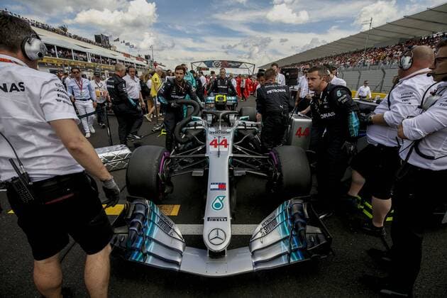 Motorsports: FIA Formula One World Championship WM Weltmeisterschaft 2018, Grand Prix of France, Mechanic of Mercedes AMG Petronas Motorsport Le Castellet France