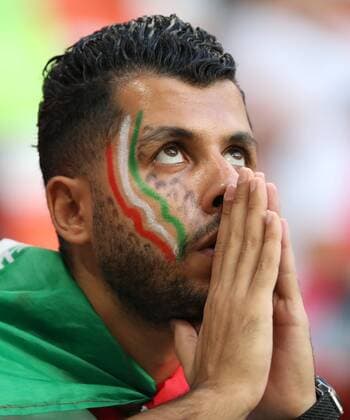 Bilder des Tages SPORT (180625) -- SARANSK, June 25, 2018 -- A fan of Iran is seen prior to the 2018 FIFA World Cup WM Weltmeisterschaft Fussball Group B match between Iran and Portugal in Saransk, Russia, June 25, 2018. ) (SP)RUSSIA-SARANSK-2018 WORLD CUP-GROUP B-IRAN VS PORTUGAL YexPingfan 