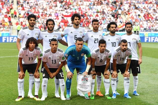 Teamfoto,Team,Mannschaft,Mannschaftsfoto. hi.v.li:Ali GABR (EGY), Sam MORSY (EGY) ,Ahmed HEGAZY (EGY) ,TREZEGUET (EGY),Mohamed SALAH (EGY) ,Ahmed FATHI (EGY) Vorne v.li:KAHRABA (EGY),Mohamed ABDELSHAFY (EGY),Torwart Essam EL HADARY (EGY) ,Tarek HAMED (EGY),SHIKABALA (EGY) . Saudi Arabien (KSA)-Aegypten (EGY) 2-1, Vorrunde, Gruppe A, Spiel 34, am 25.06.2018 in Volgograd,Volgograd Arena. Fussball Weltmeisterschaft 2018 in Russland vom 14.06. - 15.07.2018. *** Team photo Team Team Team photo Ali GABR EGY Sam MORSY EGY Ahmed HEGAZY EGY TREZEGUET EGY Mohamed SALAH EGY Ahmed FATHI EGY Front left KAHRABA EGY Mohamed ABDELSHAFY EGY Goalkeeper Essam EL HADARY EGY Tarek HAMED EGY SHIKABALA EGY Saudi Arabia KSA Egypt EGY 2 1 Preliminary round Group A Game 34 on 25 06 2018 in Volgograd Volgograd Arena Soccer World Cup 2018 in Russia from 14 06 15 07 2018