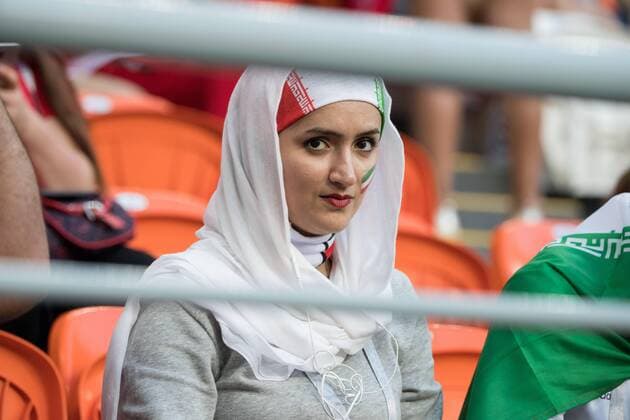 Ein weiblicher iranischer Fan, Brustbild, Frau, Fan, Fans, Zuschauer, Anhaenger, Supporter, Iran (IRN) - Portugal (POR) 1:1, Vorrunde, Gruppe B , Spiel 35, am 25.06.2018 in Saransk; Fussball Weltmeisterschaft 2018 in Russland vom 14.06. - 15.07.2018. Â